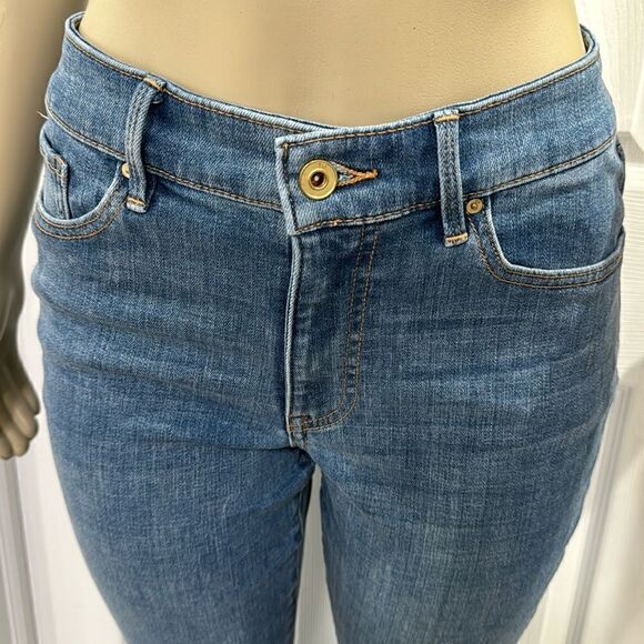 TOMMY HILFIGER TRIBECA STRAIGHT-LEG JEANS. LIGHT WASH. - Picture 7 of 11